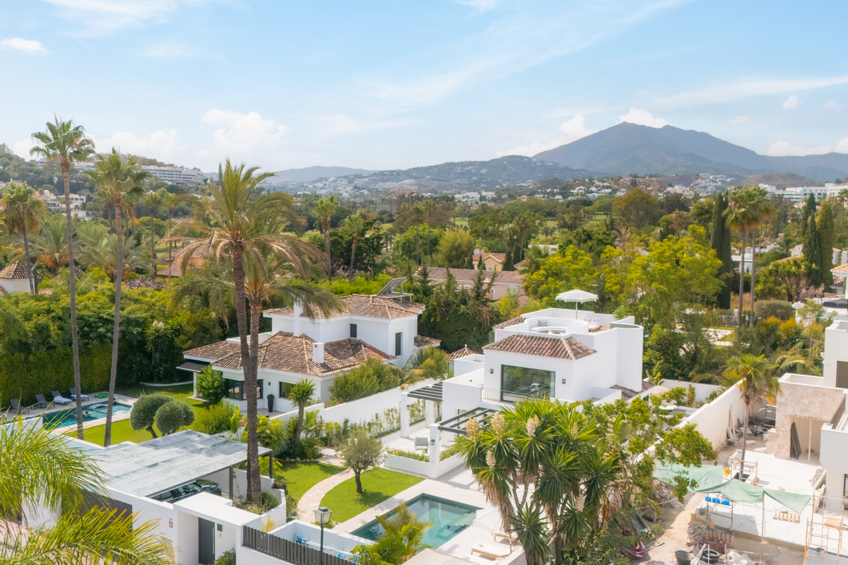 6 Bed Townhouse for sale in Nueva Andalucía Costa Del Sol, Málaga, Spain