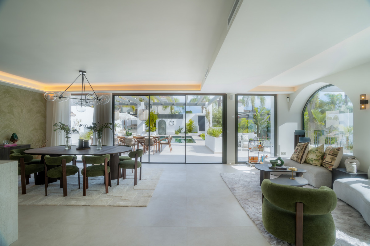 6 Bed Townhouse for sale in Nueva Andalucía Costa Del Sol, Málaga, Spain