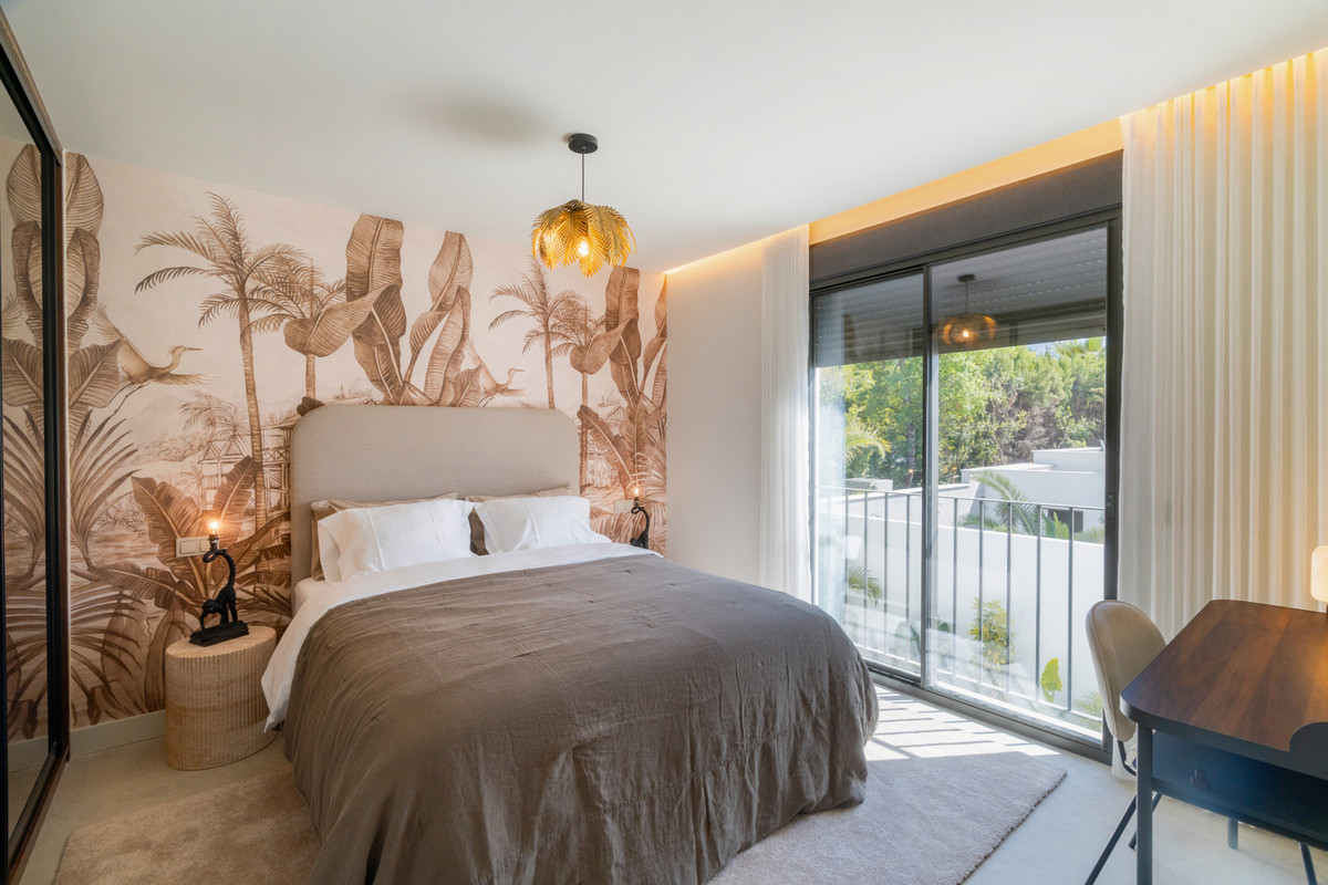 6 Bed Townhouse for sale in Nueva Andalucía Costa Del Sol, Málaga, Spain