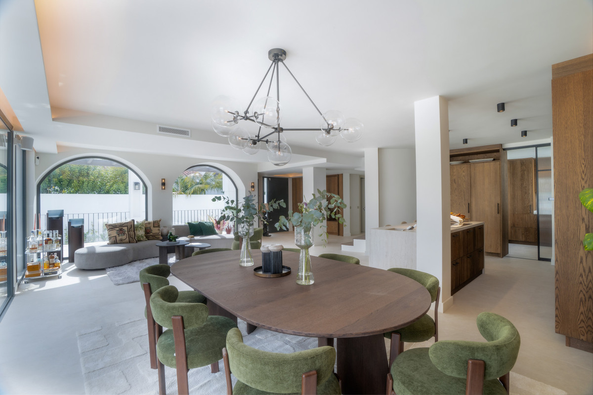 6 Bed Townhouse for sale in Nueva Andalucía Costa Del Sol, Málaga, Spain
