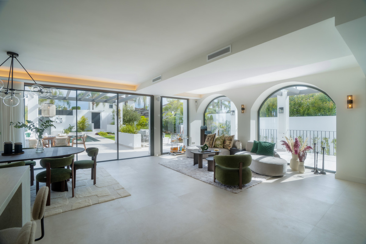 6 Bed Townhouse for sale in Nueva Andalucía Costa Del Sol, Málaga, Spain