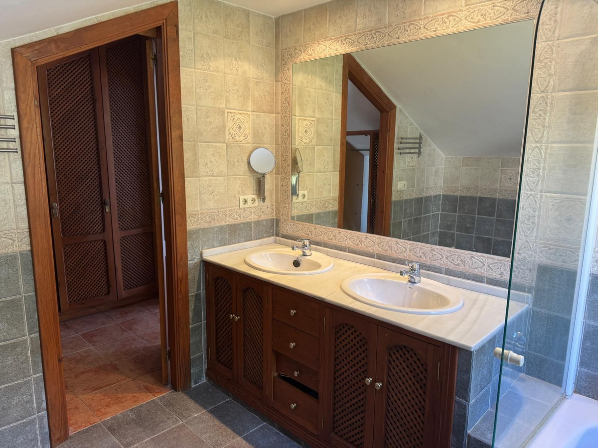 4 Bed Townhouse for sale in Marbella Costa Del Sol, Málaga, Spain