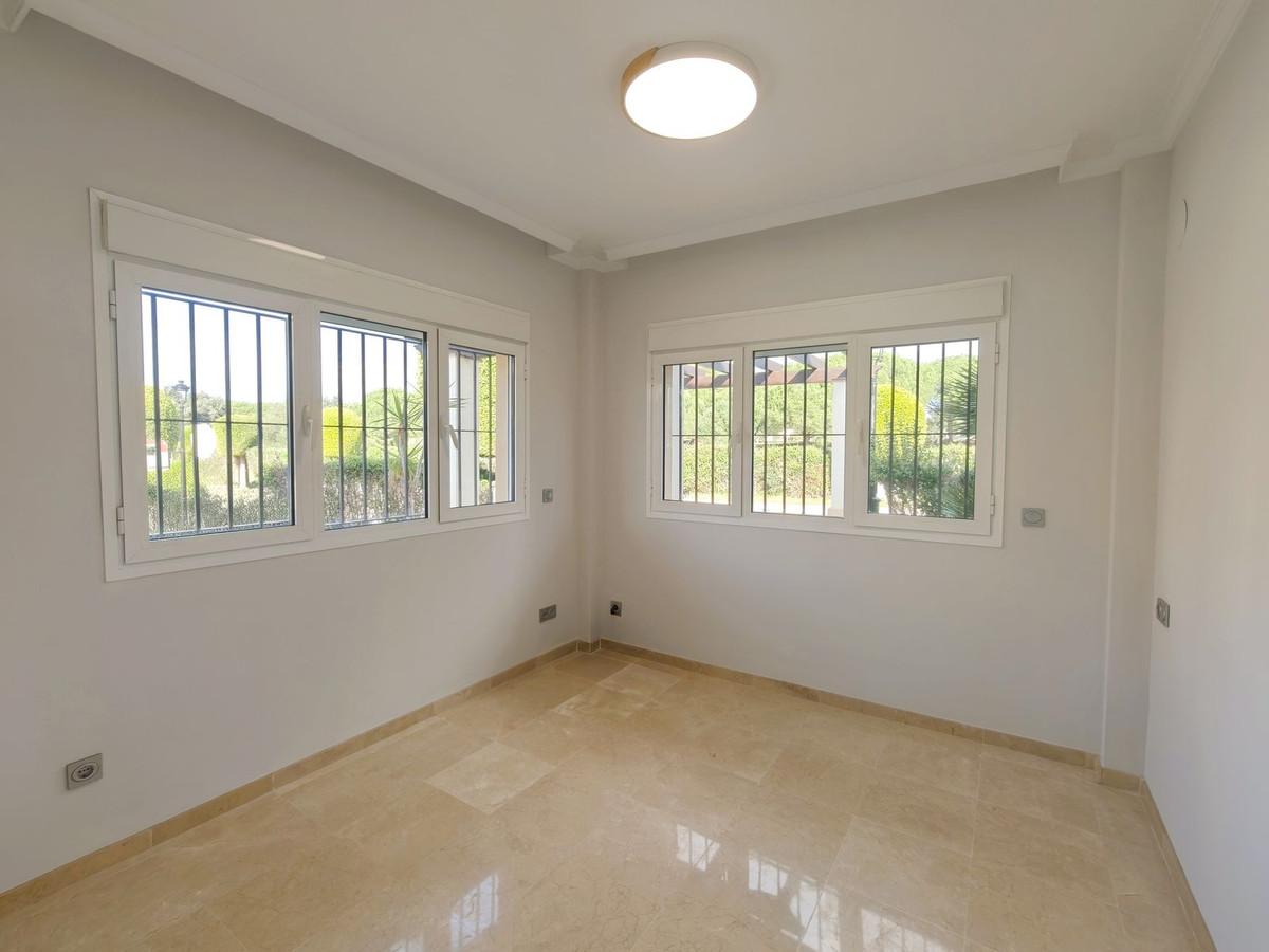 Se vende Pareada de 3 dormitorios en Costa Del Sol, Cadiz, España