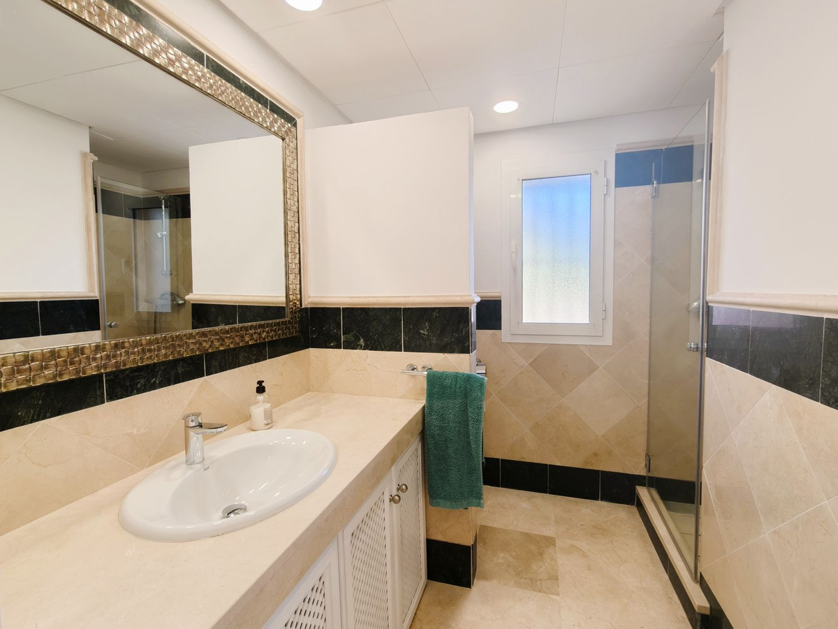 Se vende Pareada de 3 dormitorios en Costa Del Sol, Cadiz, España