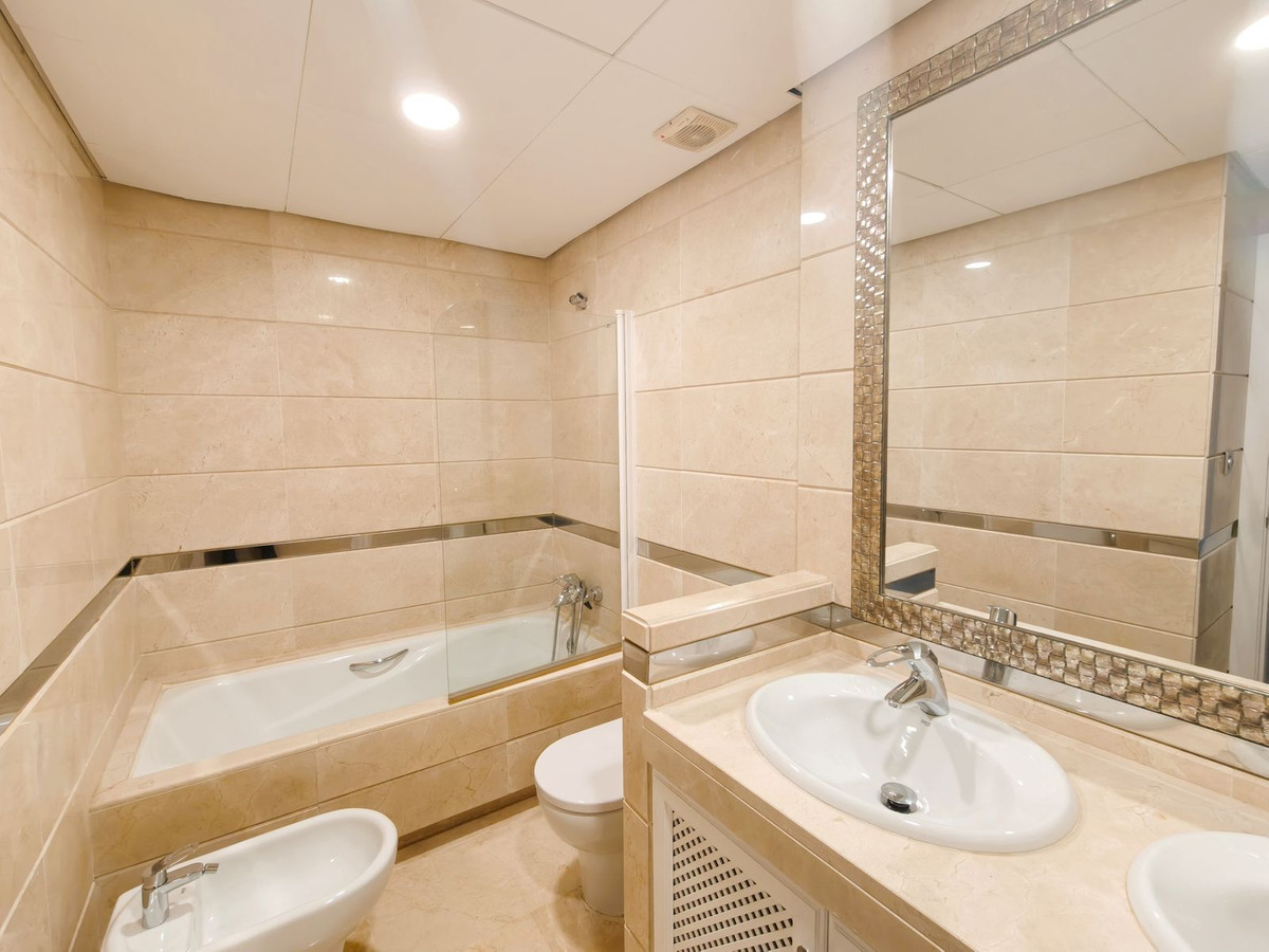 Se vende Pareada de 3 dormitorios en Costa Del Sol, Cadiz, España
