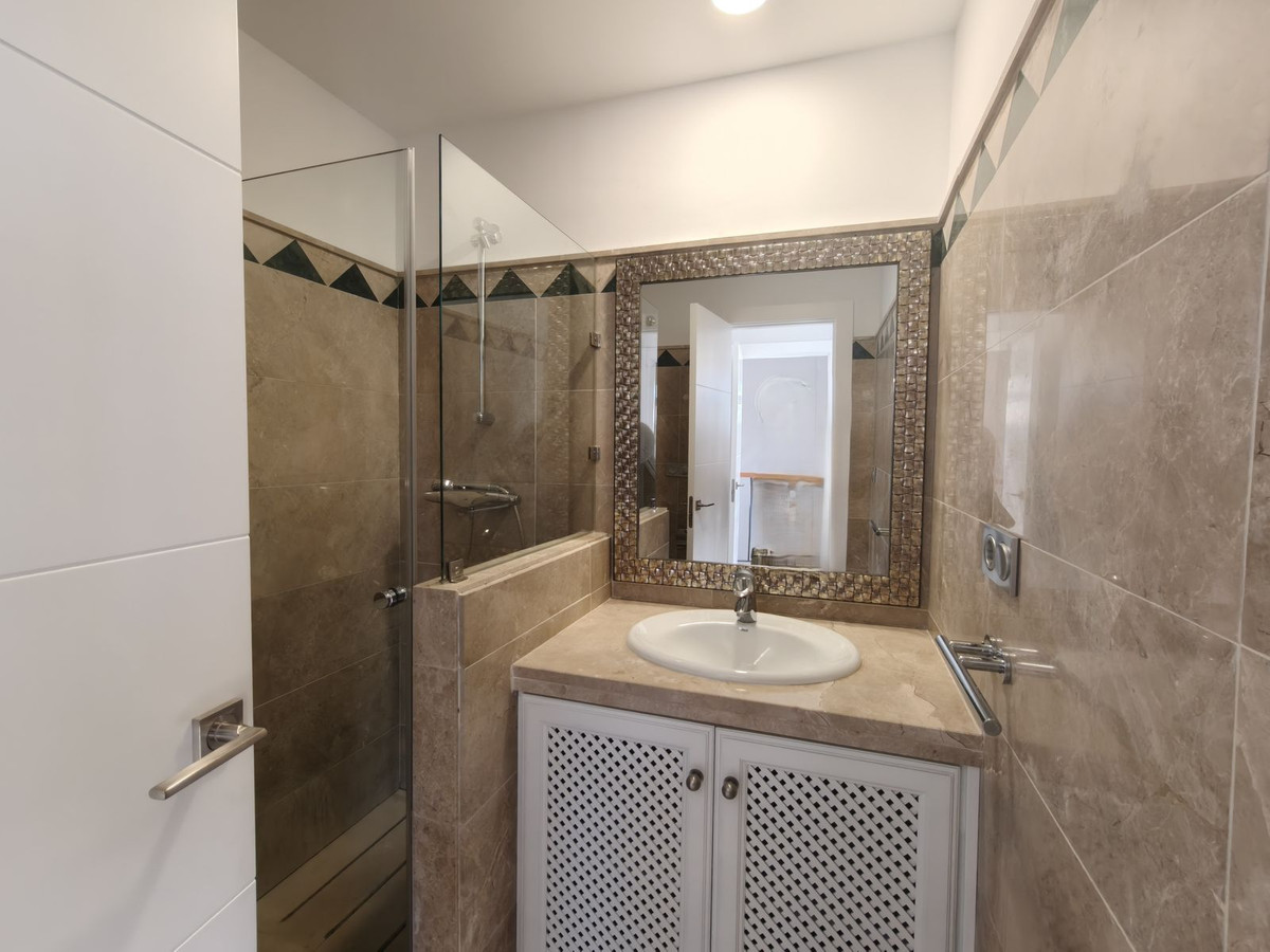 Se vende Pareada de 3 dormitorios en Costa Del Sol, Cadiz, España