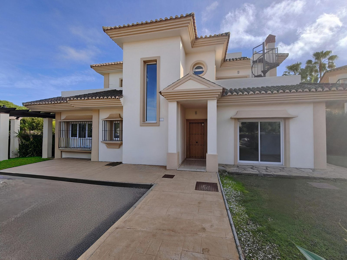 Se vende Pareada de 3 dormitorios en Costa Del Sol, Cadiz, España