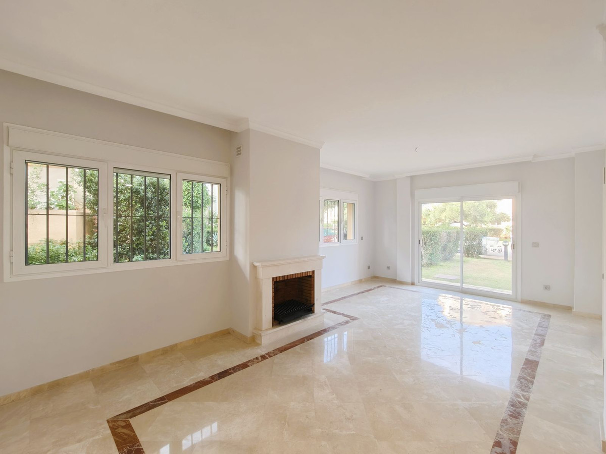 Se vende Pareada de 3 dormitorios en Costa Del Sol, Cadiz, España