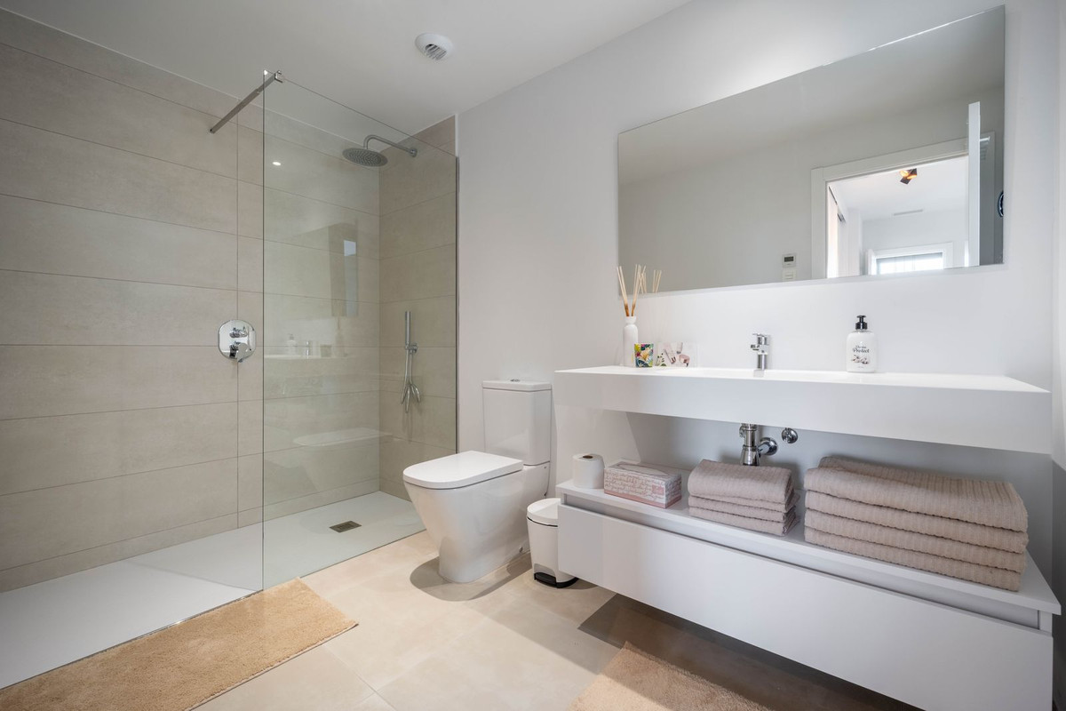Se vende Apartamento Planta Baja de 2 dormitorios en Costa Del Sol, Málaga, España