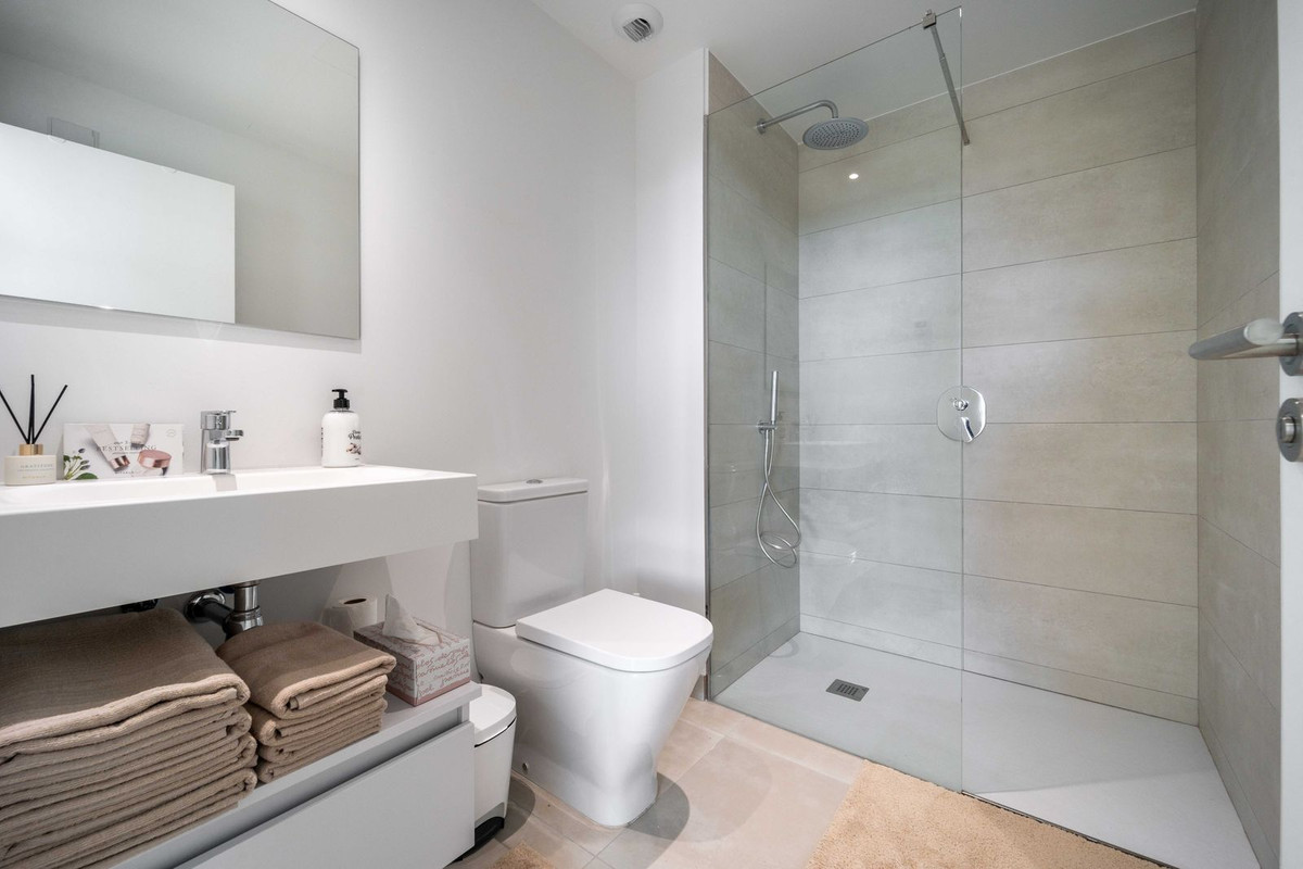 Se vende Apartamento Planta Baja de 2 dormitorios en Costa Del Sol, Málaga, España