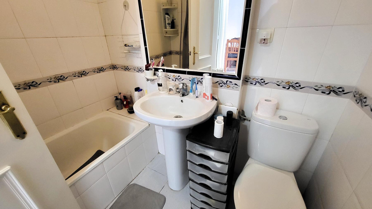 Se vende Apartamento Planta Media de 2 dormitorios en Costa Del Sol, Málaga, España