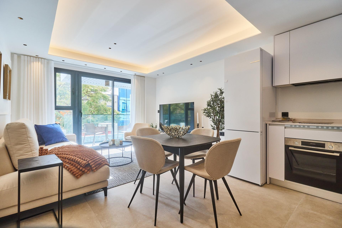 2 Bed Apartment for sale in Fuengirola Costa Del Sol, Málaga, Spain