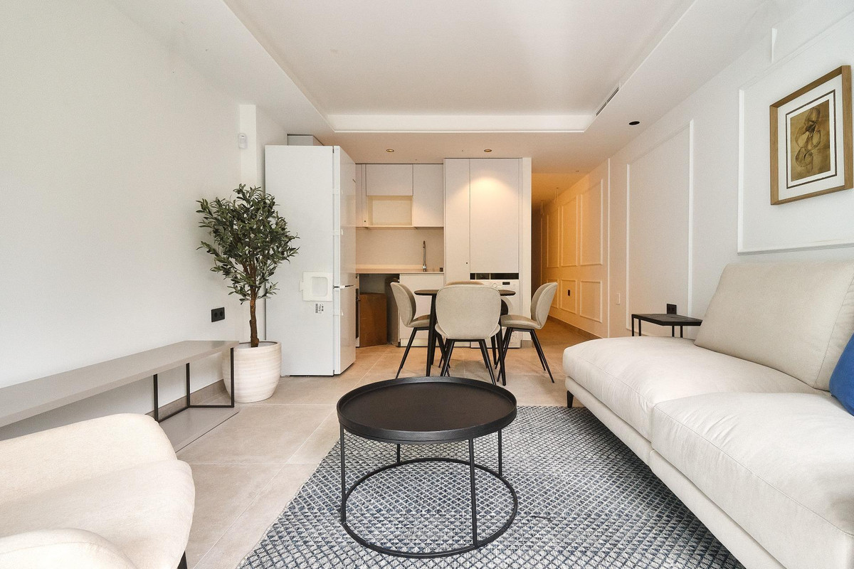 2 Bed Apartment for sale in Fuengirola Costa Del Sol, Málaga, Spain