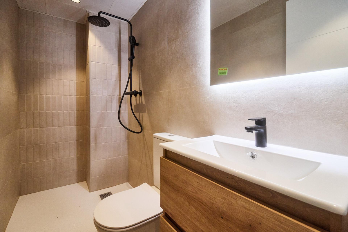 2 Bed Apartment for sale in Fuengirola Costa Del Sol, Málaga, Spain