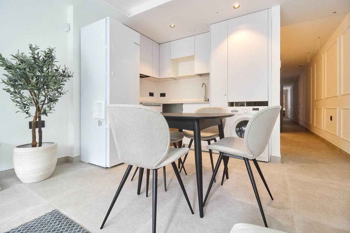 2 Bed Apartment for sale in Fuengirola Costa Del Sol, Málaga, Spain