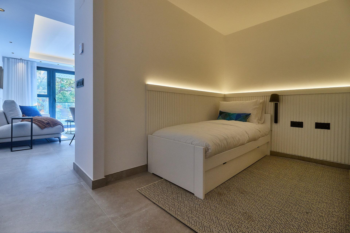 2 Bed Apartment for sale in Fuengirola Costa Del Sol, Málaga, Spain