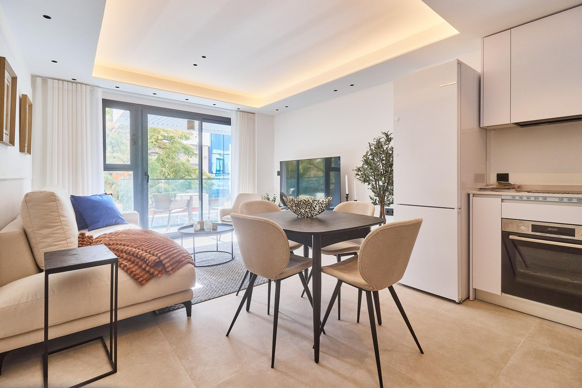 2 Bed Apartment for sale in Fuengirola Costa Del Sol, Málaga, Spain