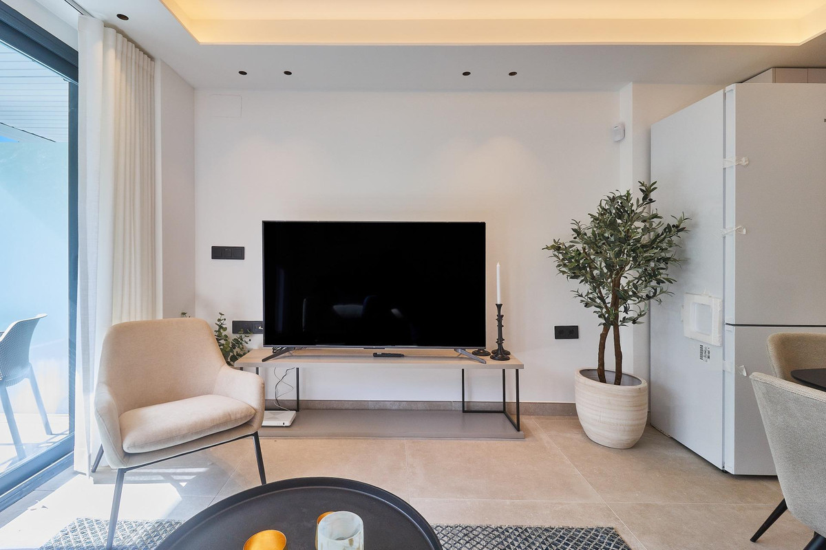 2 Bed Apartment for sale in Fuengirola Costa Del Sol, Málaga, Spain