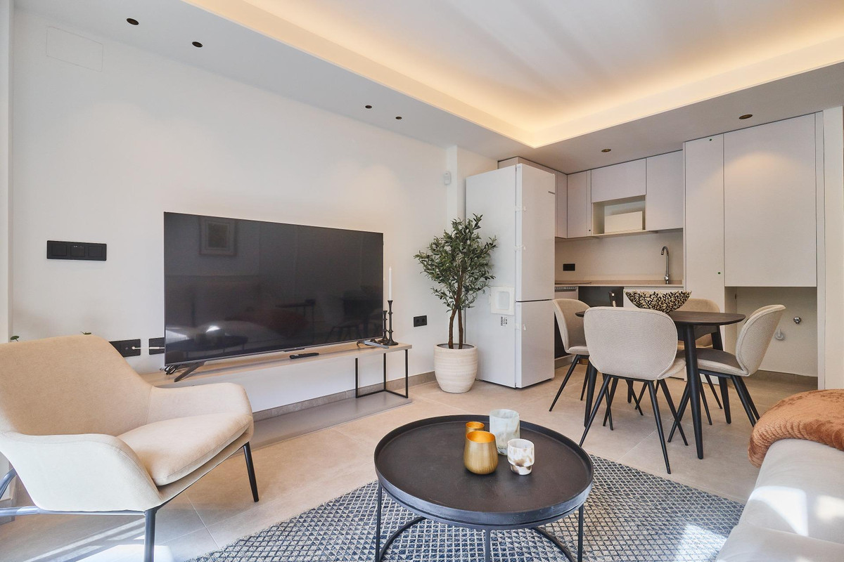 2 Bed Apartment for sale in Fuengirola Costa Del Sol, Málaga, Spain