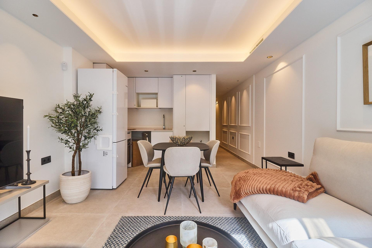 2 Bed Apartment for sale in Fuengirola Costa Del Sol, Málaga, Spain