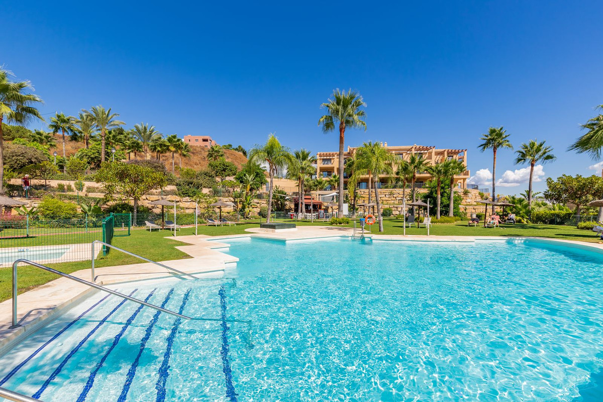 2 Bed Apartment for sale in Benahavís Costa Del Sol, Málaga, Spain