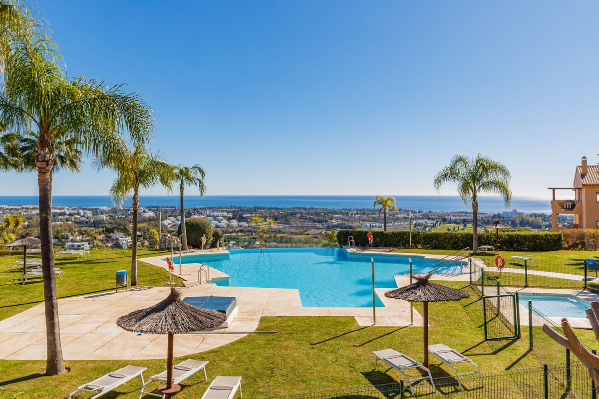2 Bed Apartment for sale in Benahavís Costa Del Sol, Málaga, Spain