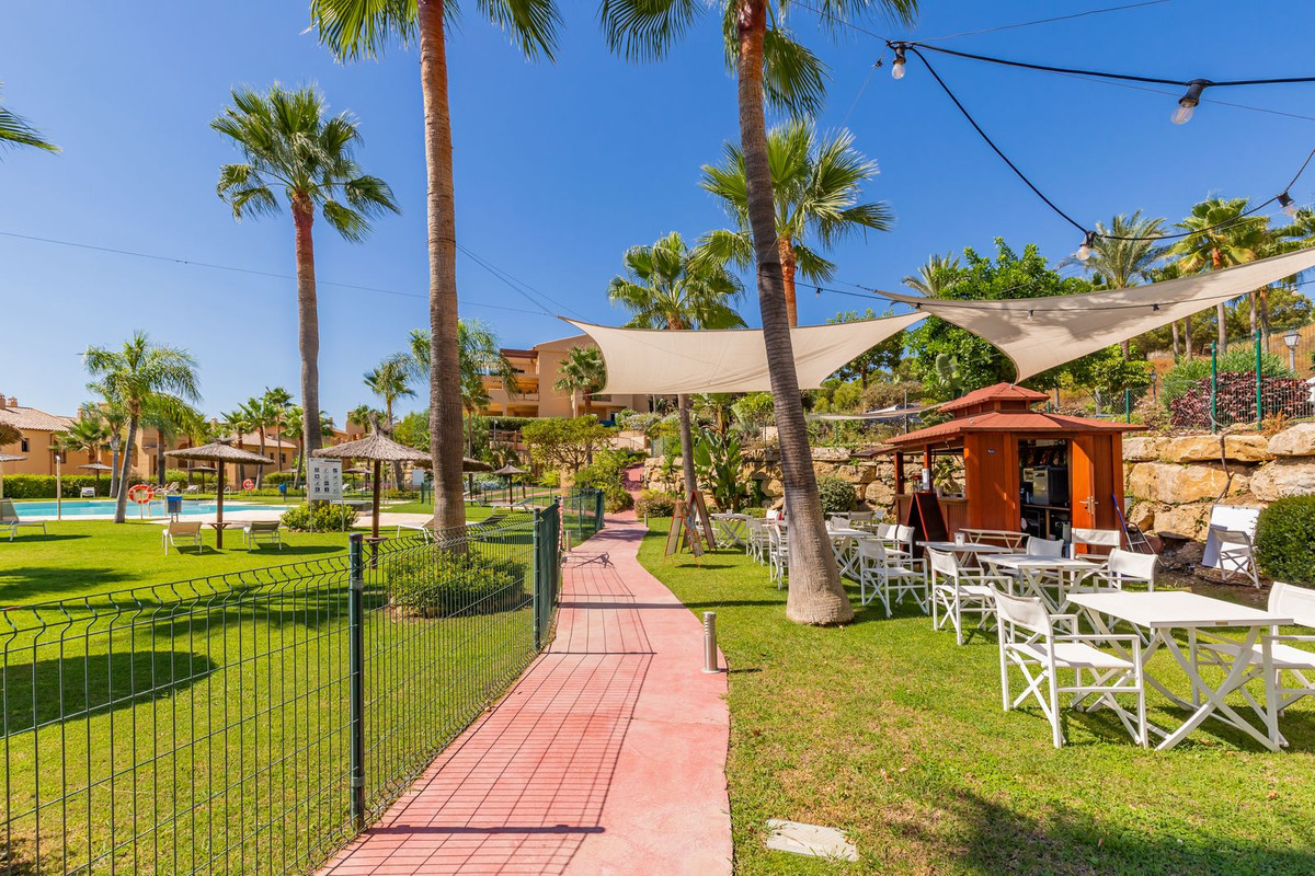 2 Bed Apartment for sale in Benahavís Costa Del Sol, Málaga, Spain