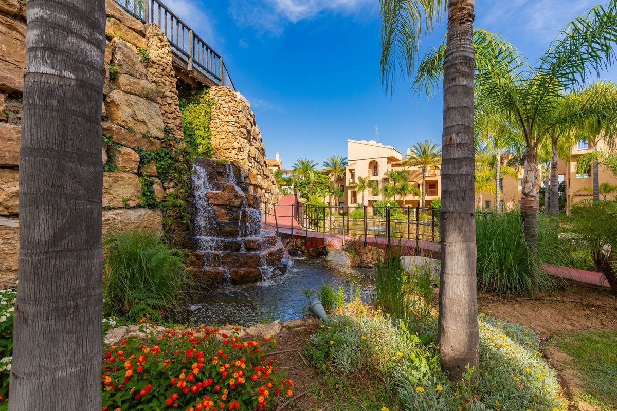 2 Bed Apartment for sale in Benahavís Costa Del Sol, Málaga, Spain