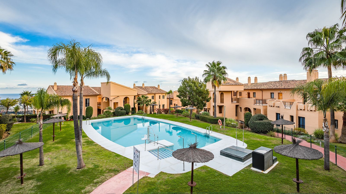 2 Bed Apartment for sale in Benahavís Costa Del Sol, Málaga, Spain