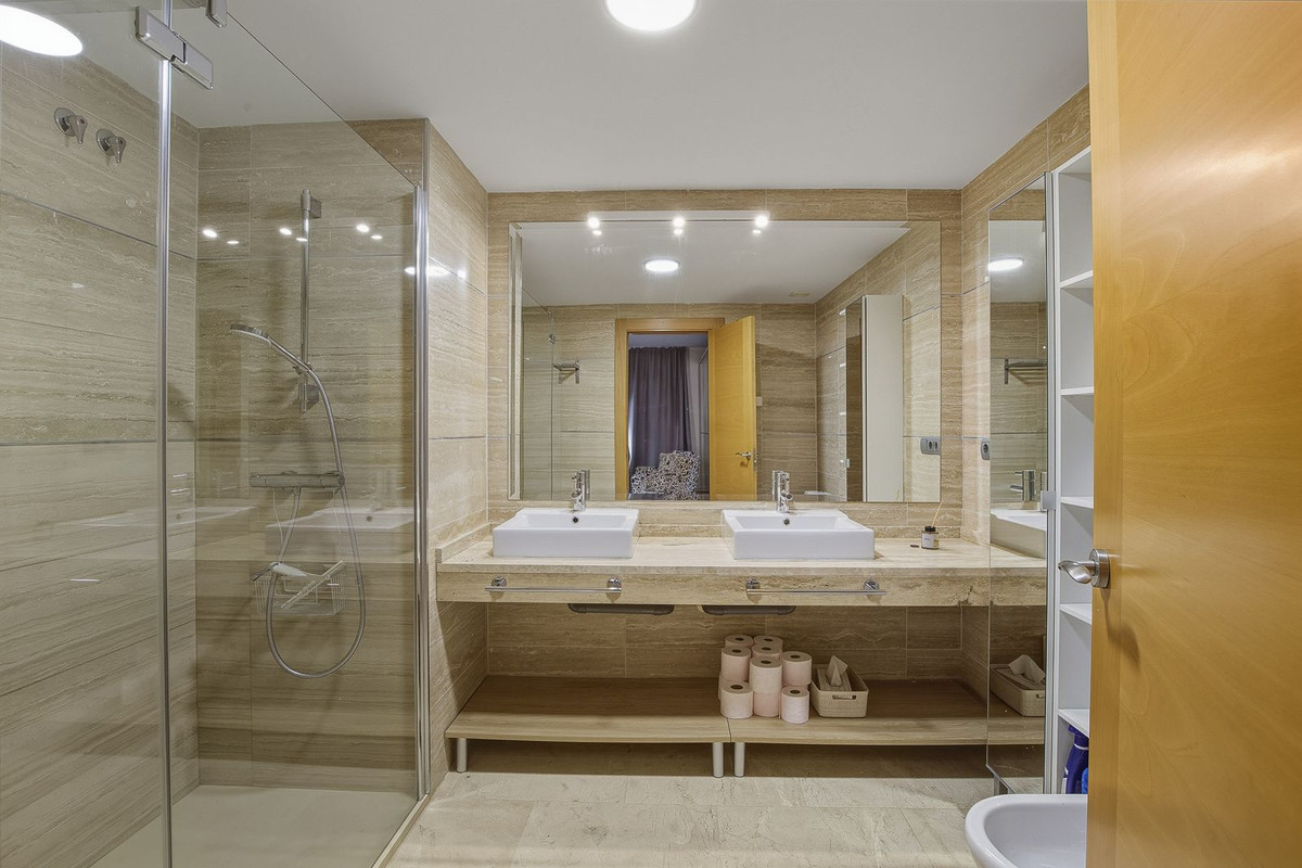 2 Bed Apartment for sale in Benahavís Costa Del Sol, Málaga, Spain