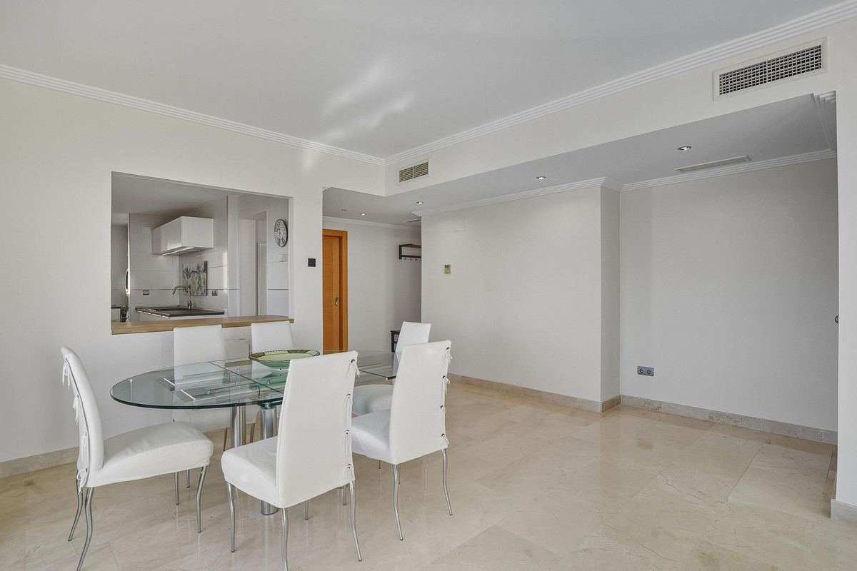 2 Bed Apartment for sale in Benahavís Costa Del Sol, Málaga, Spain