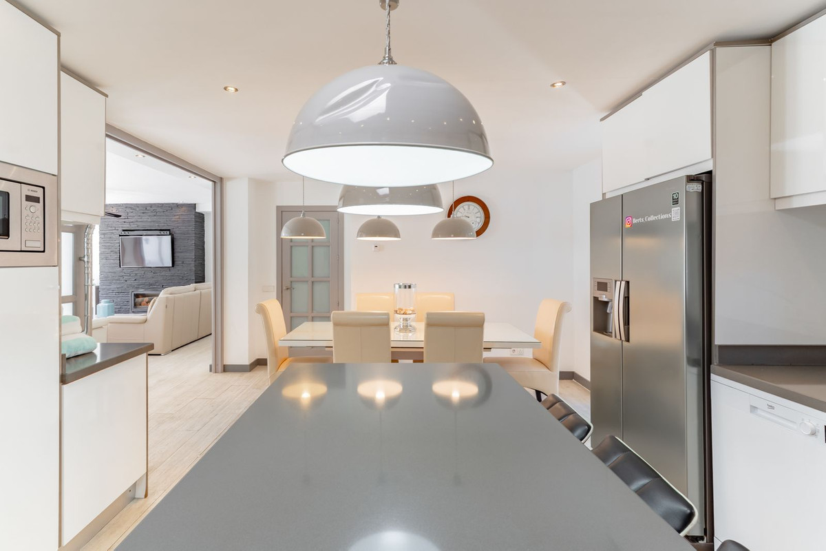 Se vende Villa - Chalet de 5 dormitorios en Costa Del Sol, Málaga, España