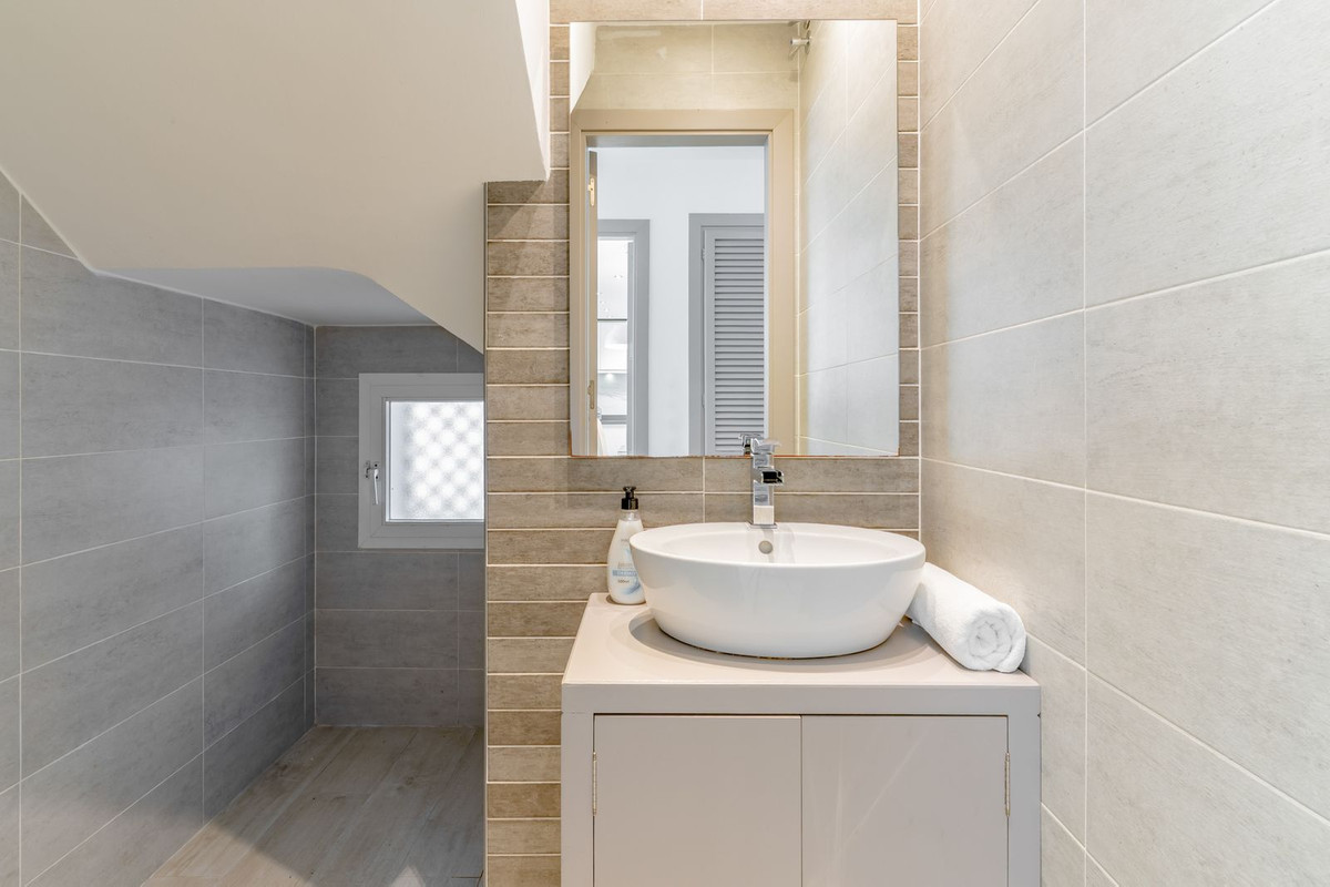 Se vende Villa - Chalet de 5 dormitorios en Costa Del Sol, Málaga, España