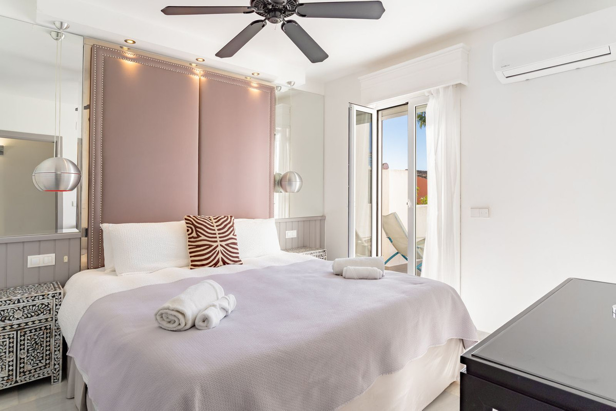 Se vende Villa - Chalet de 5 dormitorios en Costa Del Sol, Málaga, España