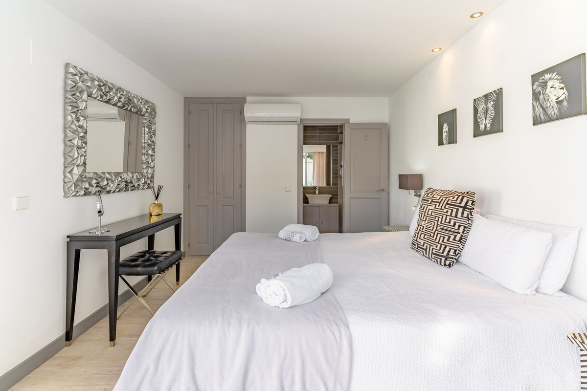 Se vende Villa - Chalet de 5 dormitorios en Costa Del Sol, Málaga, España