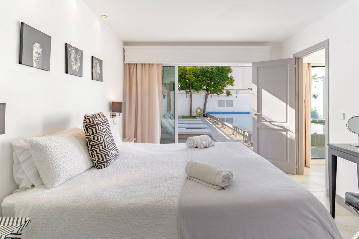 Se vende Villa - Chalet de 5 dormitorios en Costa Del Sol, Málaga, España