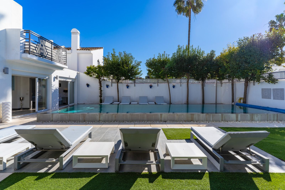 Se vende Villa - Chalet de 5 dormitorios en Costa Del Sol, Málaga, España