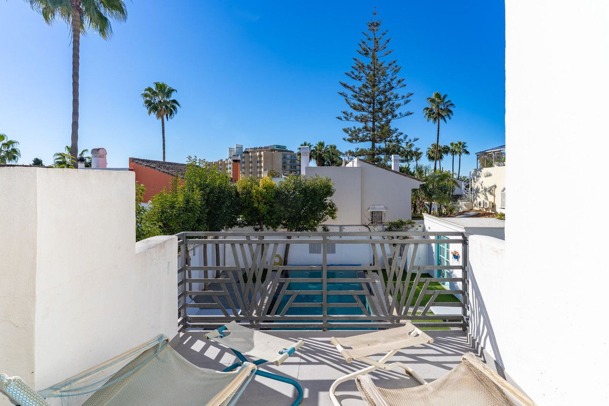 Se vende Villa - Chalet de 5 dormitorios en Costa Del Sol, Málaga, España