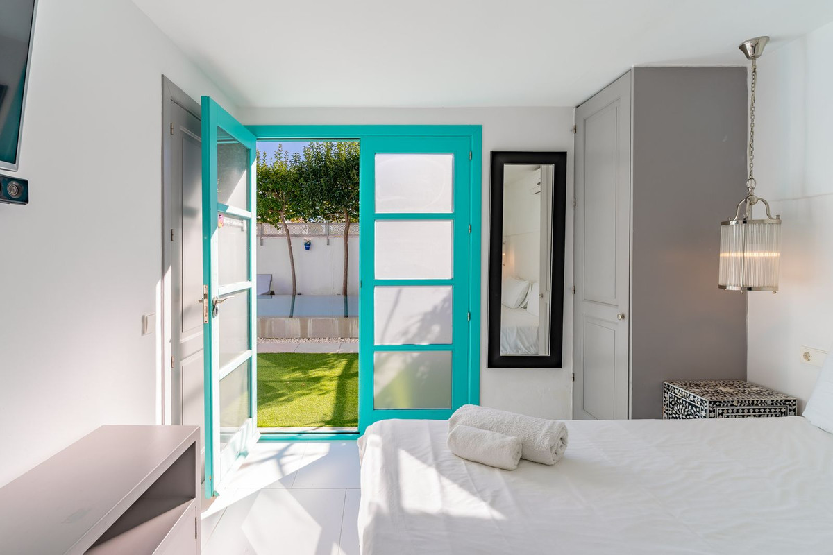 Se vende Villa - Chalet de 5 dormitorios en Costa Del Sol, Málaga, España