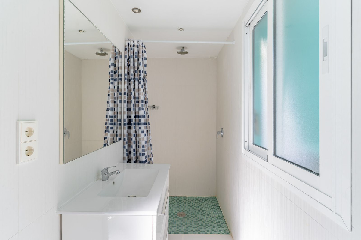 Se vende Villa - Chalet de 5 dormitorios en Costa Del Sol, Málaga, España
