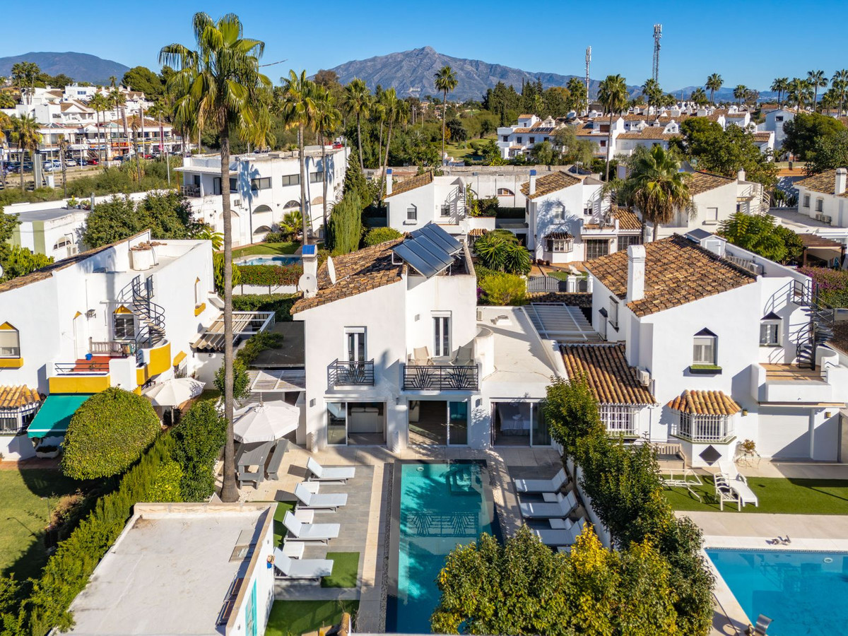 Se vende Villa - Chalet de 5 dormitorios en Costa Del Sol, Málaga, España