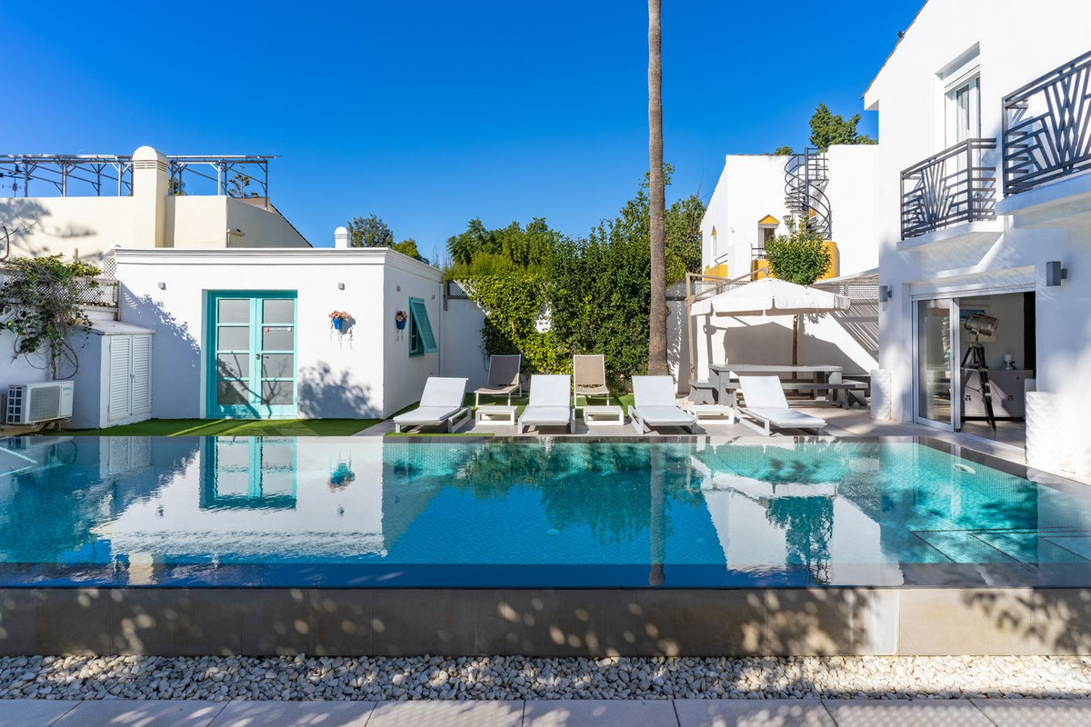 Se vende Villa - Chalet de 5 dormitorios en Costa Del Sol, Málaga, España