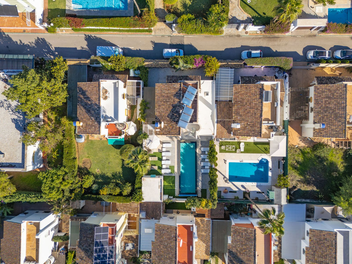 Se vende Villa - Chalet de 5 dormitorios en Costa Del Sol, Málaga, España