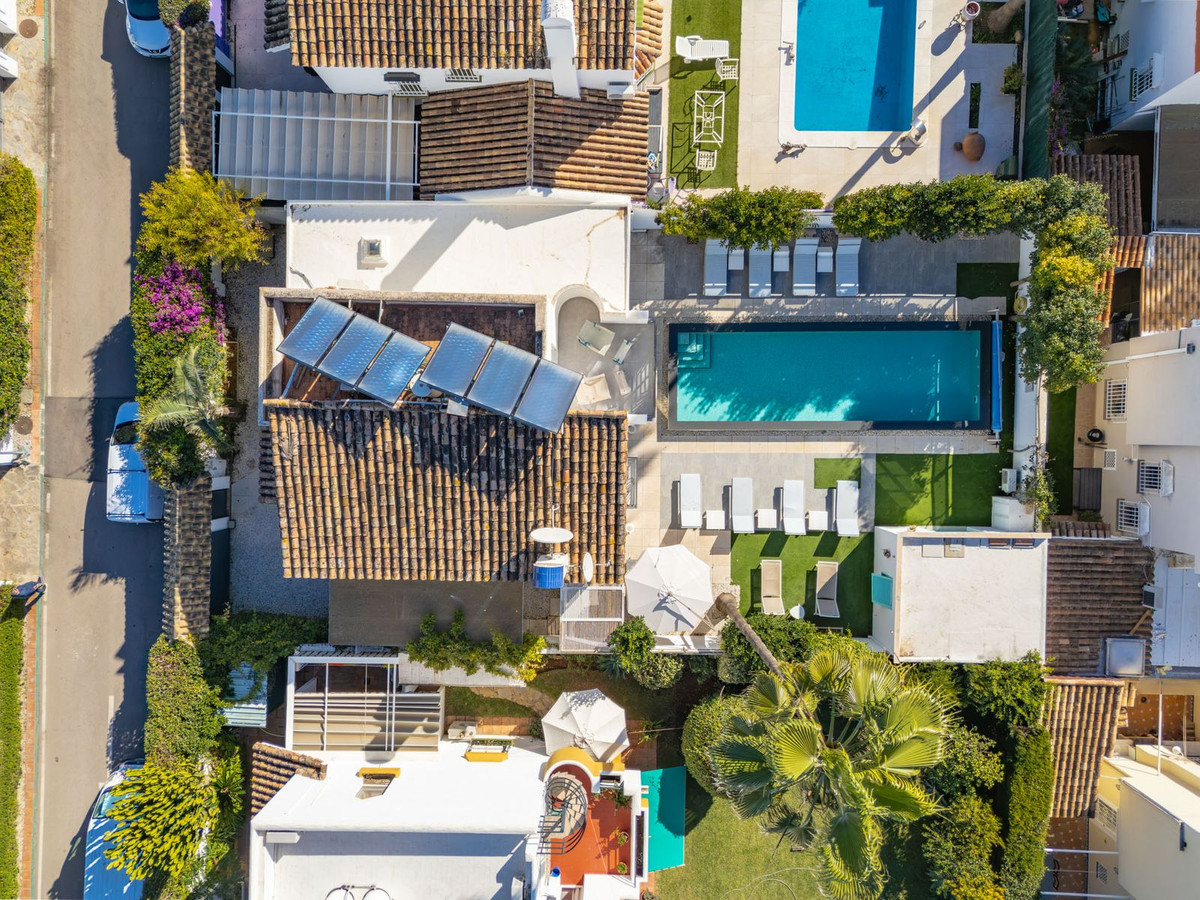 Se vende Villa - Chalet de 5 dormitorios en Costa Del Sol, Málaga, España
