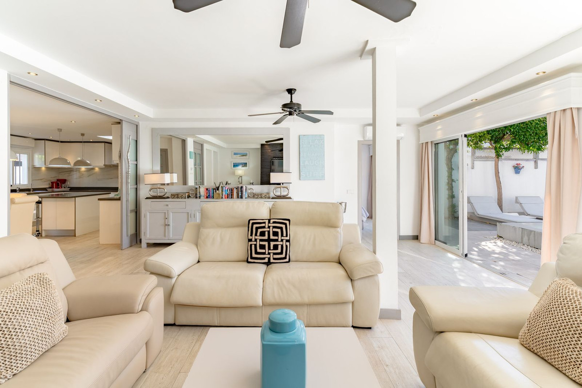 Se vende Villa - Chalet de 5 dormitorios en Costa Del Sol, Málaga, España