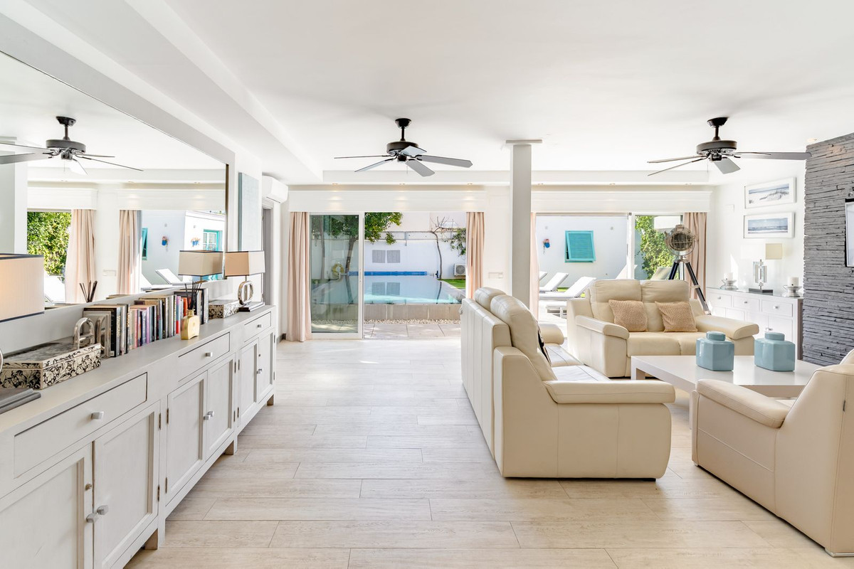 Se vende Villa - Chalet de 5 dormitorios en Costa Del Sol, Málaga, España