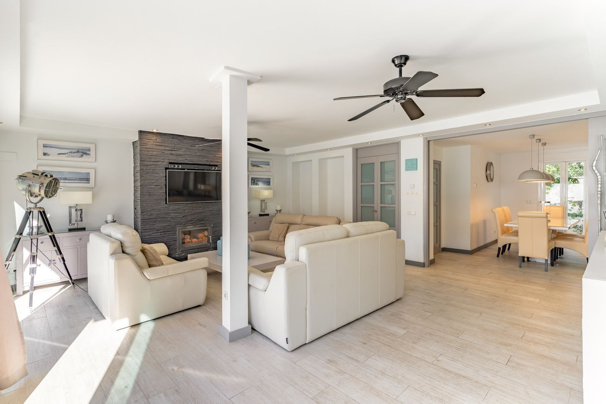 Se vende Villa - Chalet de 5 dormitorios en Costa Del Sol, Málaga, España