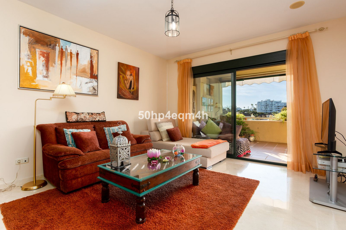 Se vende Apartamento Planta Media de 2 dormitorios en Costa Del Sol, Málaga, España