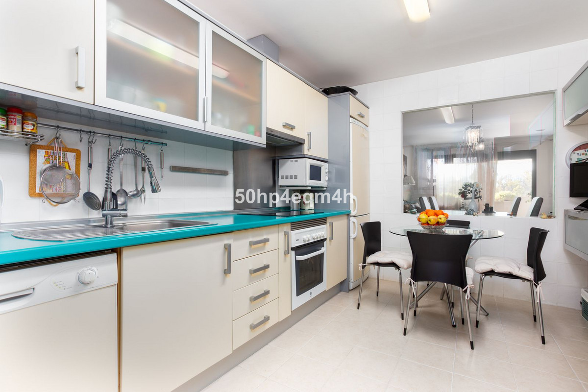Se vende Apartamento Planta Media de 2 dormitorios en Costa Del Sol, Málaga, España