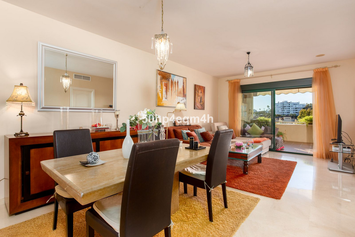 Se vende Apartamento Planta Media de 2 dormitorios en Costa Del Sol, Málaga, España